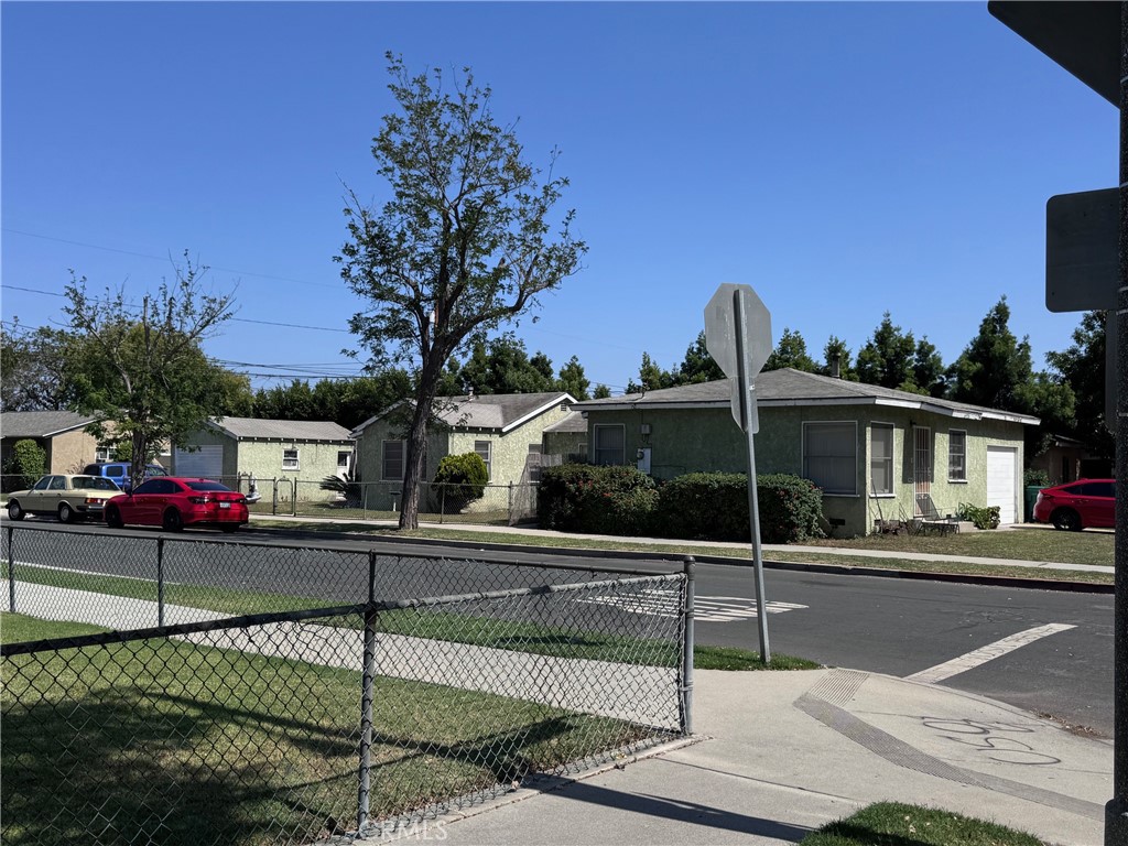 3404 E 65th