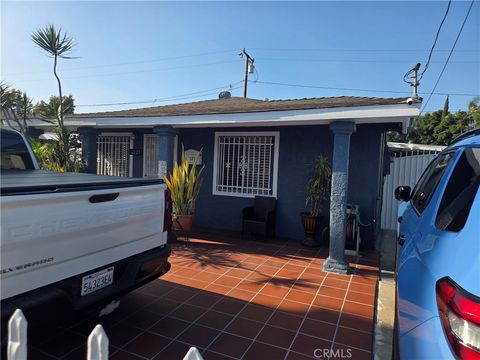 Photo of 2121 E Shauer St, Compton, CA 90222 (MLS # DW26064984)