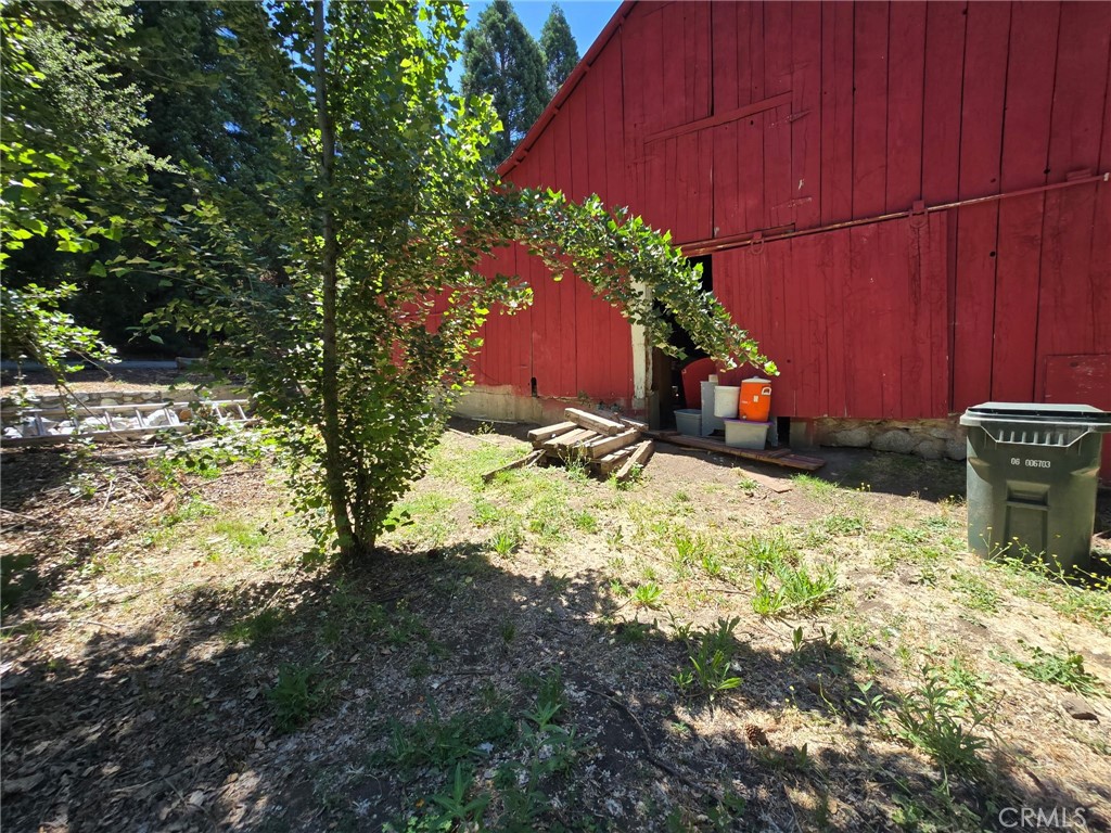 Incredible opportunity to own in the heart of Oak Glen! This 3-bedroom, 2-bath home sits on 2.87 mostly flat, usable acres surrounded by pine trees, mountain views, and abundant wildlife. The home features a spacious layout and is ready for your personal touch—bring your paintbrush and creativity to make it your own. A classic barn on the property offers great potential for renovation—ideal for a workshop, storage, or animals. Enjoy the peaceful mountain lifestyle while being just a short walk to restaurants, shops, and seasonal attractions. Rare chance to own acreage in this highly desirable area. Don’t miss out—schedule your showing today! This property has endless possibilities!!!