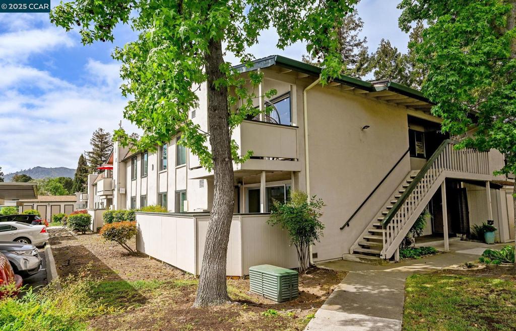 Clayton Concord Border, well maintained 2 Bedrooms, 1.5 bath condo with family room with fireplace. 1 covered parking space, 1 uncovered parking space with separate storage shed. Complex has 2 pools, tennis courts and close to walking trails and shopping. Garbage, Water, HOA Dues included in Rent. 2 parking spaces - 1 covered and 1 uncovered. *Some pictures are virtually staged Apply with RentSpree https://apply.link/raoD8H0