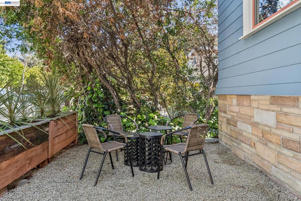 2200 2200 San Jose Ave