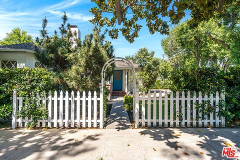 Photo of 1400 W Clark Avenue, Burbank, CA 91506 (MLS # 26842535)