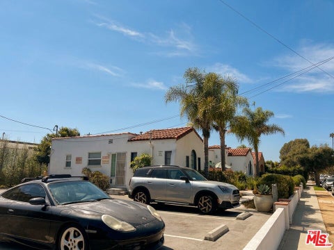 Photo of 1140 Nowita Place, Los Angeles, CA 90291 (MLS # 26988807)
