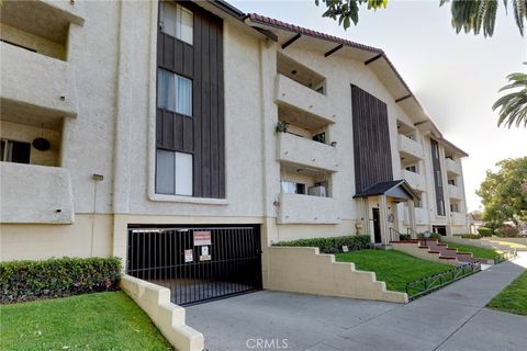 Photo of 1422 Rock Glen Ave #309, Glendale, CA 91205 (MLS # GD26065363)