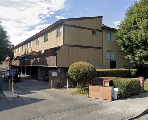 Photo of 7301 Lennox Avenue #E09, Van Nuys, CA 91405 (MLS # DW26096109)