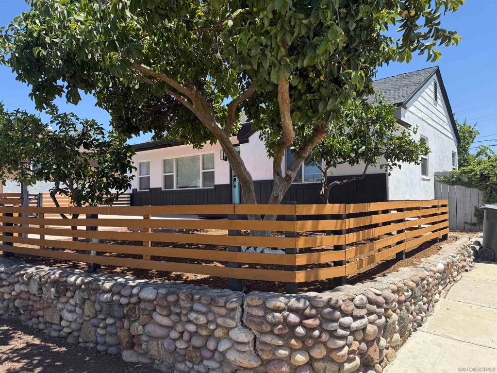 1661 Colfax Dr