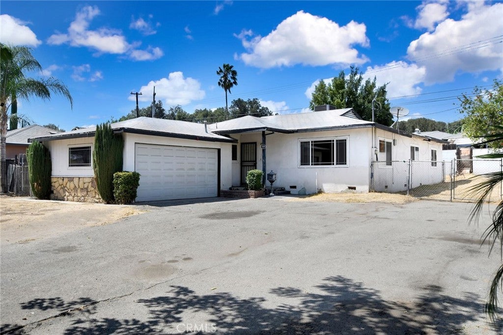 Photo 1 of 27 — 1552 W Evans, San Bernardino, CA 92411