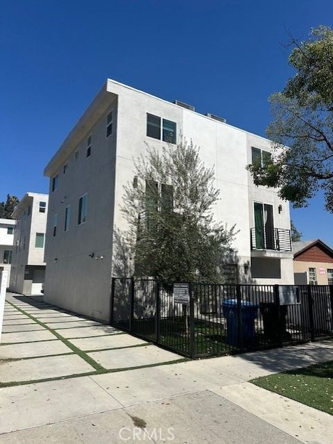 Photo of 14247 Sylvan, Van Nuys, CA 91401 (MLS # SR25234149) Photo of 14247 Sylvan, Van Nuys, CA 91401 (MLS # SR25234149)