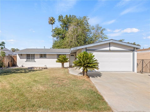 Photo of 27227 Marchland AVE, Canyon Country, CA 91351 (MLS # SR26210905)