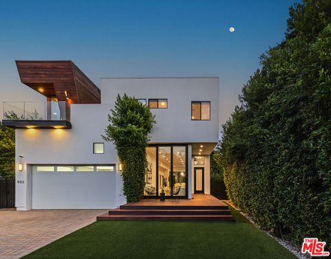 Photo of 932 N Crescent Heights Boulevard, Los Angeles, CA 90046 (MLS # 26833389)