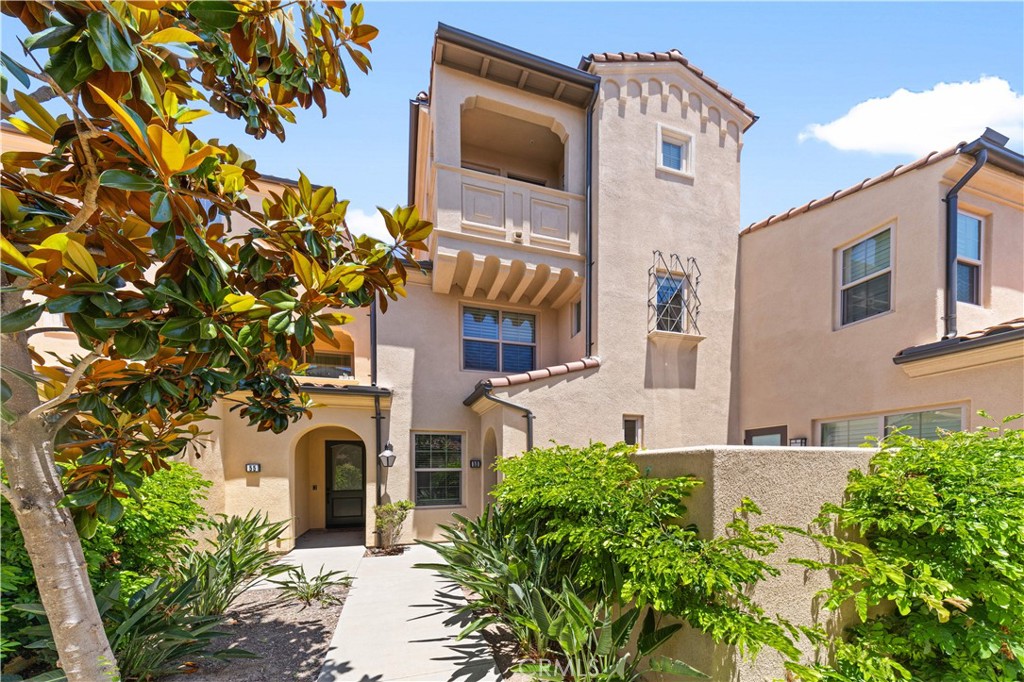 53 Bay Laurel