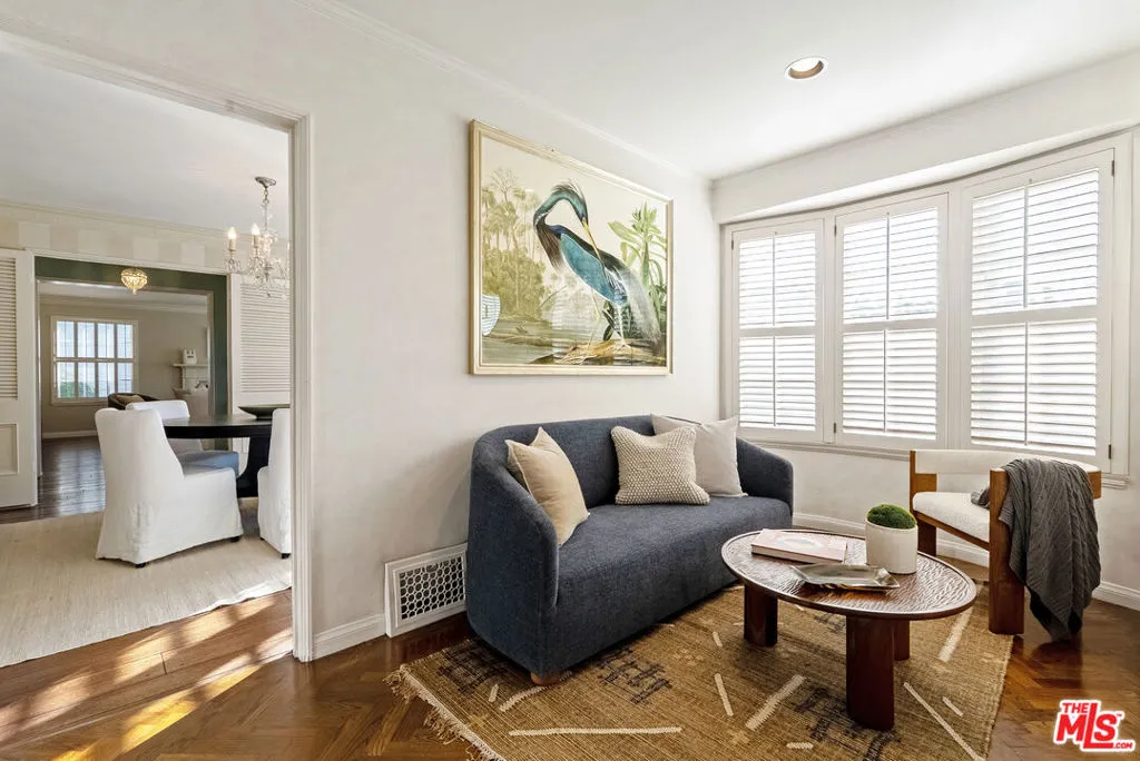 Los Angeles, California 90049, United States, 3 Bedrooms Bedrooms, ,3 BathroomsBathrooms,Residential,Pending,230131