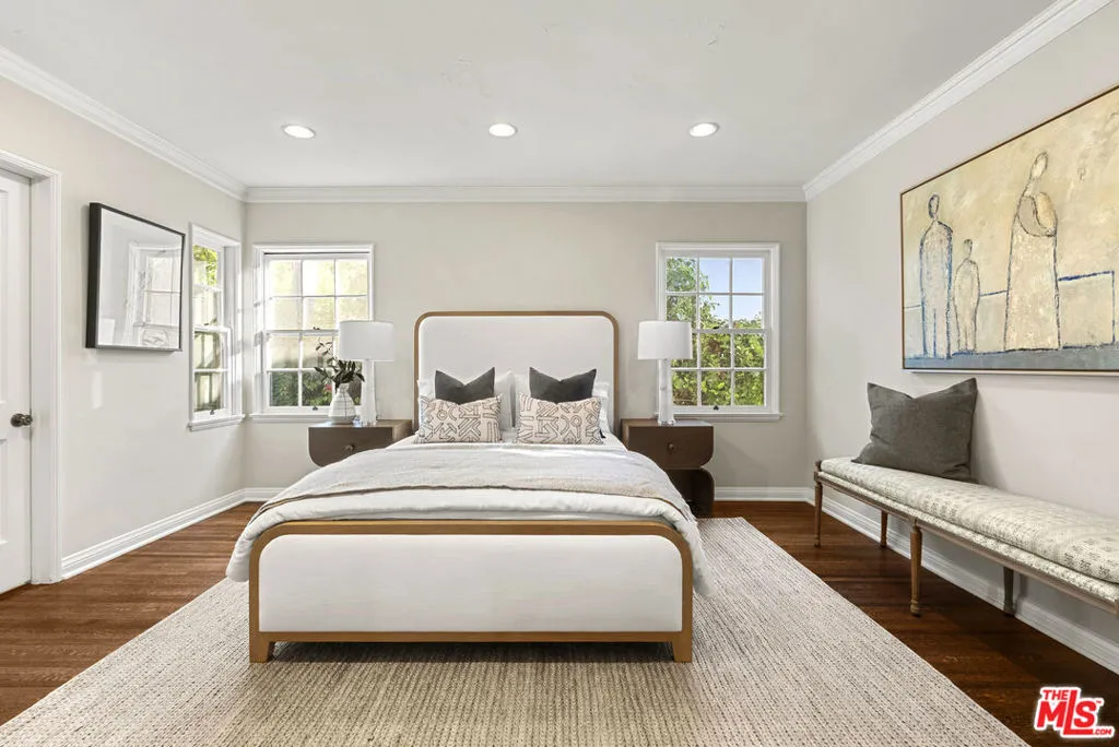 Los Angeles, California 90049, United States, 3 Bedrooms Bedrooms, ,3 BathroomsBathrooms,Residential,Pending,230131