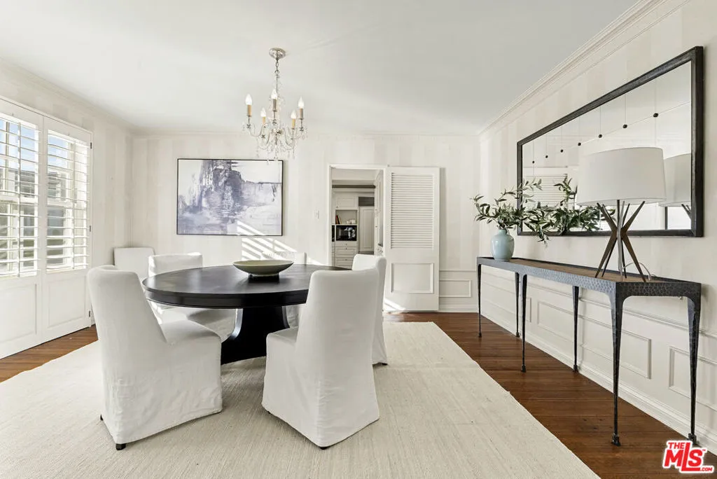 Los Angeles, California 90049, United States, 3 Bedrooms Bedrooms, ,3 BathroomsBathrooms,Residential,Pending,230131