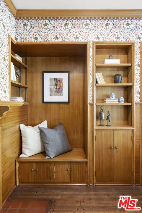 Los Angeles, California 90049, United States, 3 Bedrooms Bedrooms, ,3 BathroomsBathrooms,Residential,Pending,230131