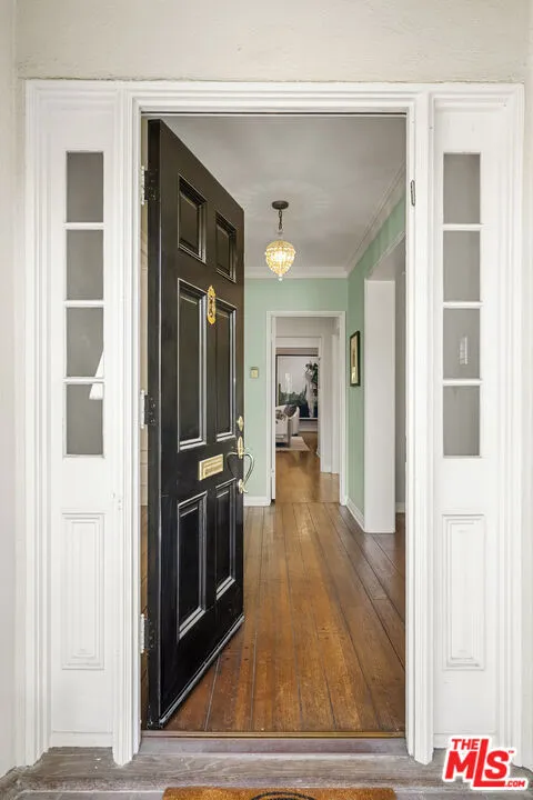 Los Angeles, California 90049, United States, 3 Bedrooms Bedrooms, ,3 BathroomsBathrooms,Residential,Pending,230131