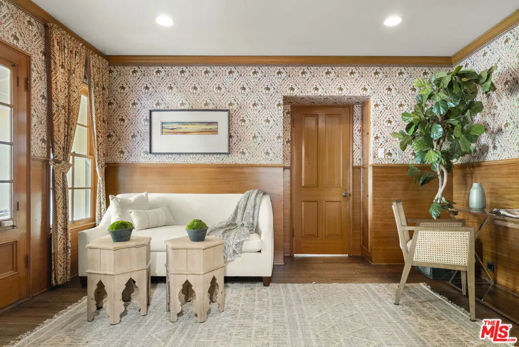 Los Angeles, California 90049, United States, 3 Bedrooms Bedrooms, ,3 BathroomsBathrooms,Residential,Pending,230131