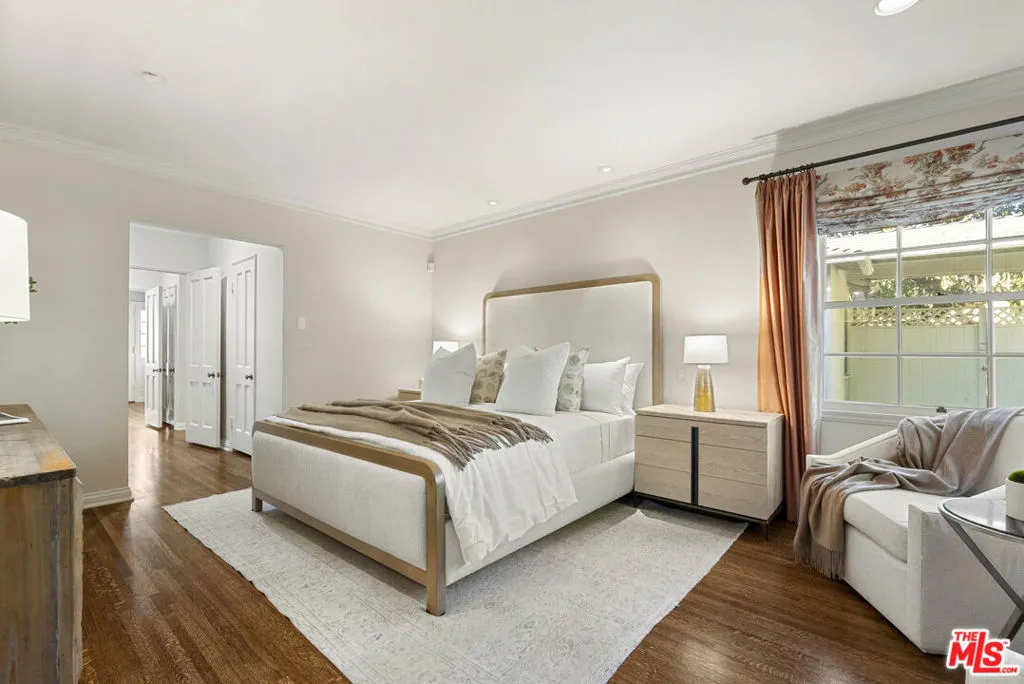 Los Angeles, California 90049, United States, 3 Bedrooms Bedrooms, ,3 BathroomsBathrooms,Residential,Pending,230131