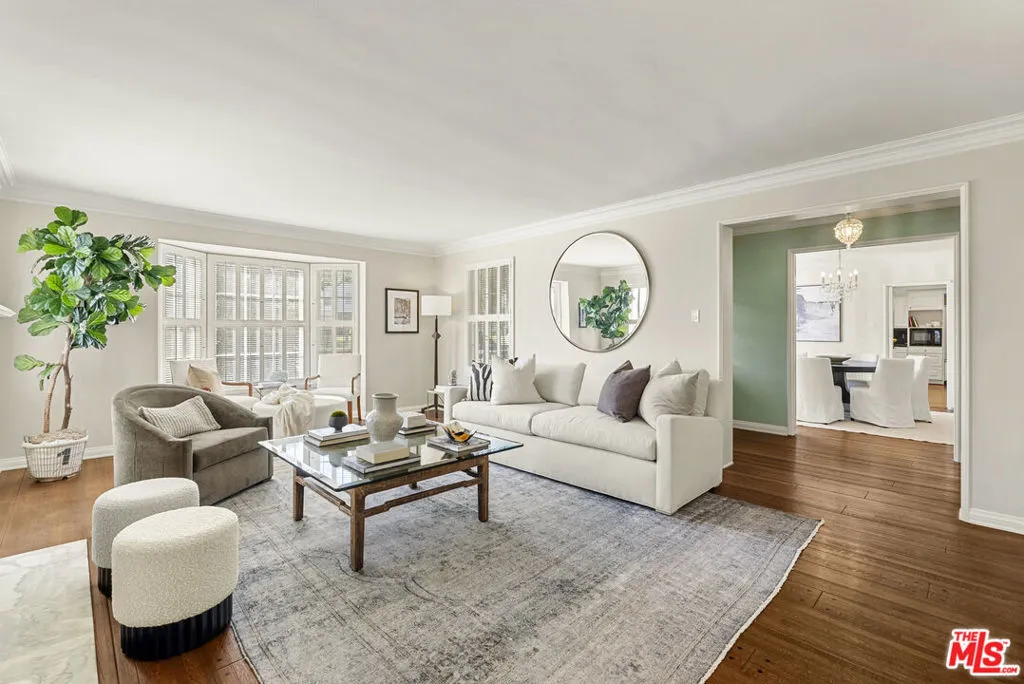 Los Angeles, California 90049, United States, 3 Bedrooms Bedrooms, ,3 BathroomsBathrooms,Residential,Pending,230131