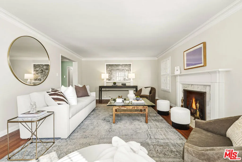 Los Angeles, California 90049, United States, 3 Bedrooms Bedrooms, ,3 BathroomsBathrooms,Residential,Pending,230131