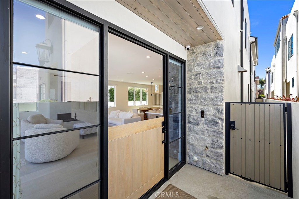 Corona del Mar South of PCH (CDMS) - Residential