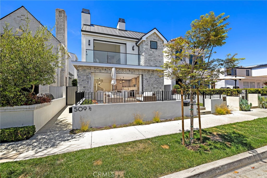 Corona del Mar South of PCH (CDMS) - Residential