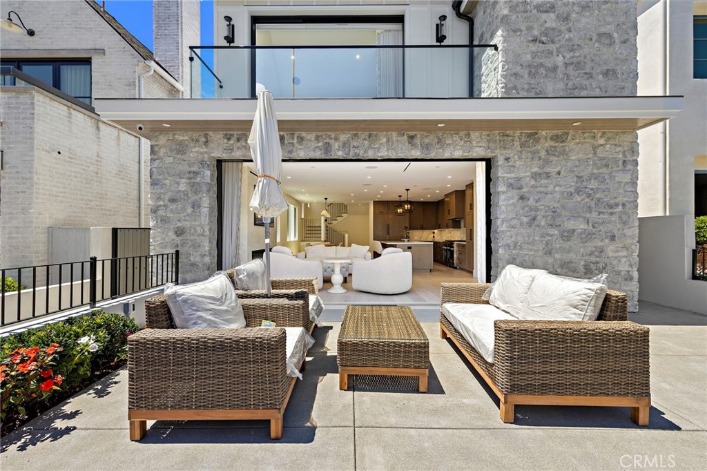 Corona del Mar South of PCH (CDMS) - Residential