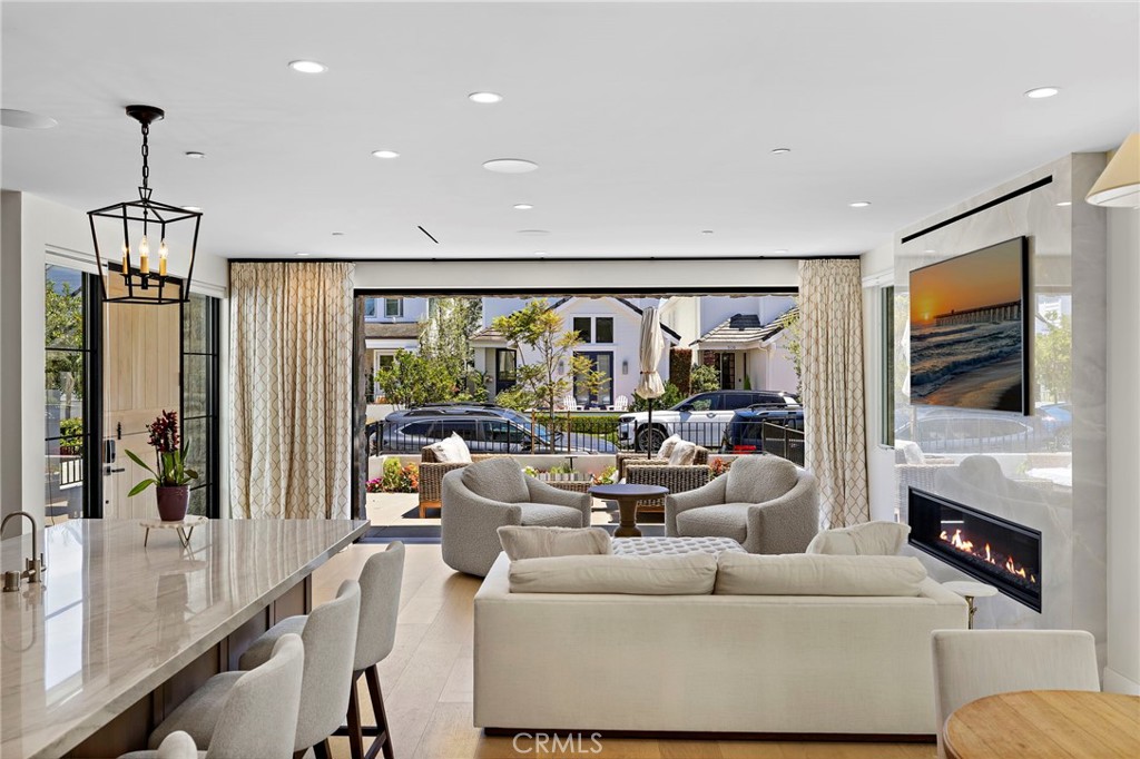 Corona del Mar South of PCH (CDMS) - Residential