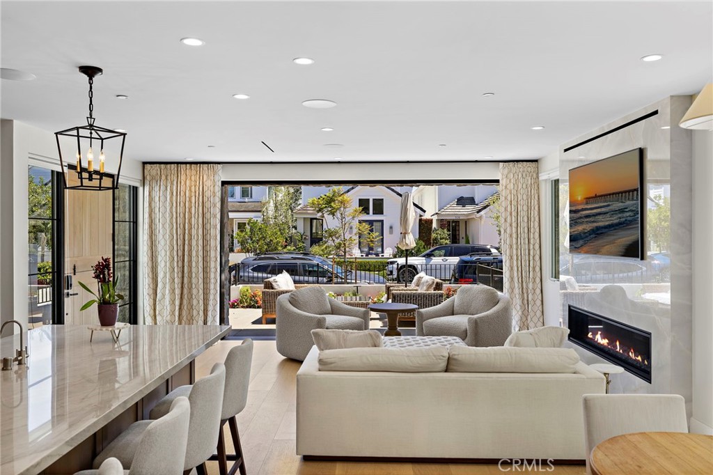 Corona del Mar South of PCH (CDMS) - Residential