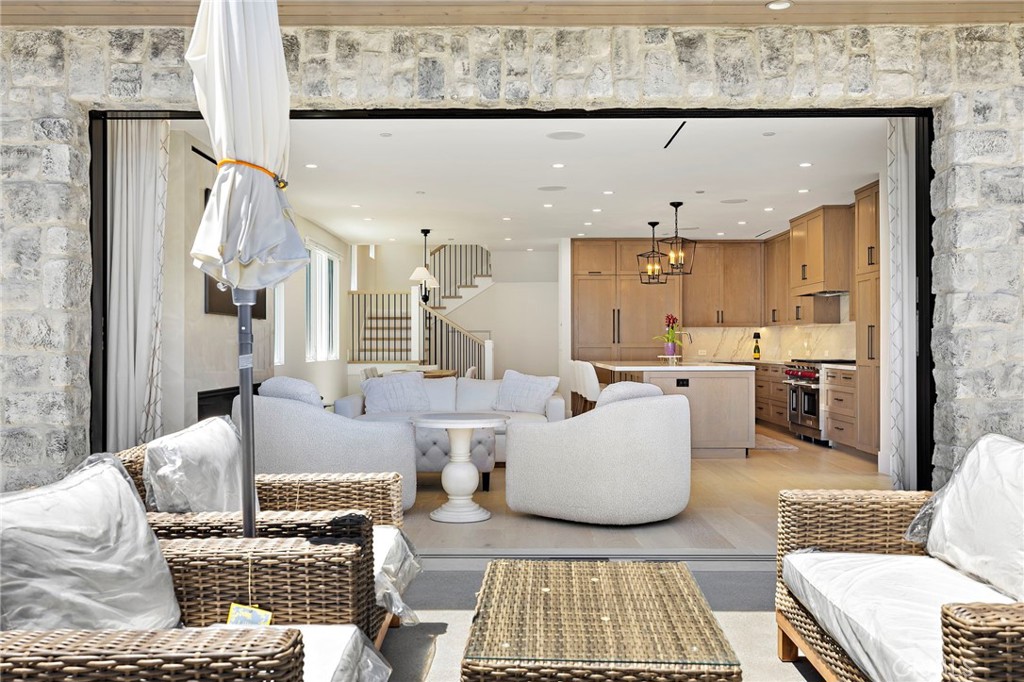 Corona del Mar South of PCH (CDMS) - Residential