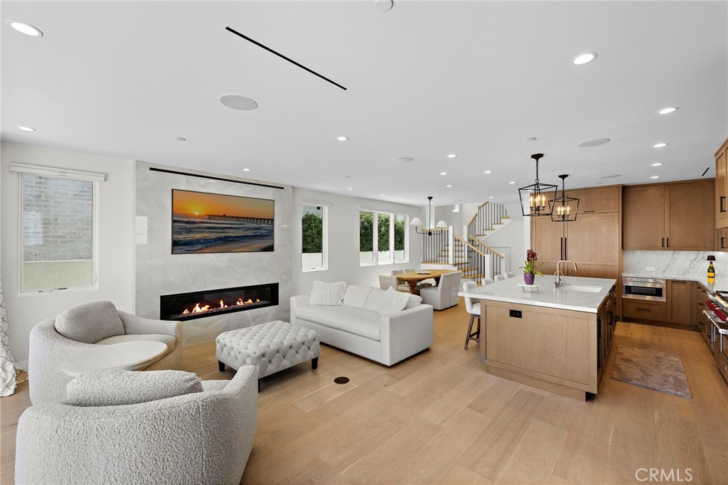 Corona del Mar South of PCH (CDMS) - Residential