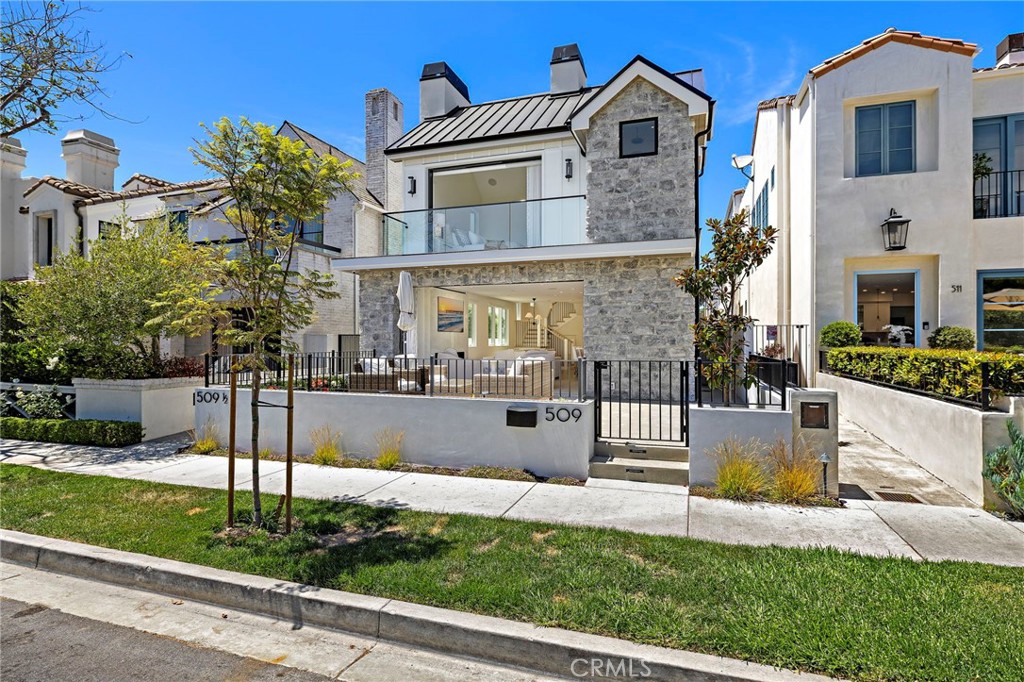 Corona del Mar South of PCH (CDMS) - Residential