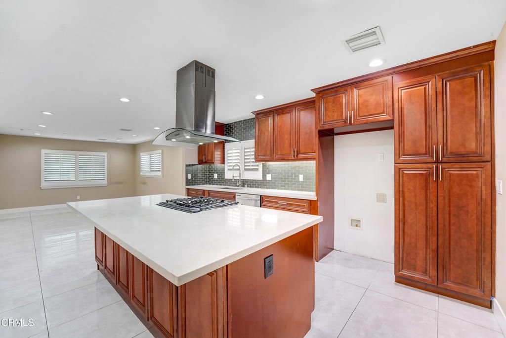 Photo of 10530 Rubio Avenue, Granada Hills, CA 91344 (MLS # P1-23707)