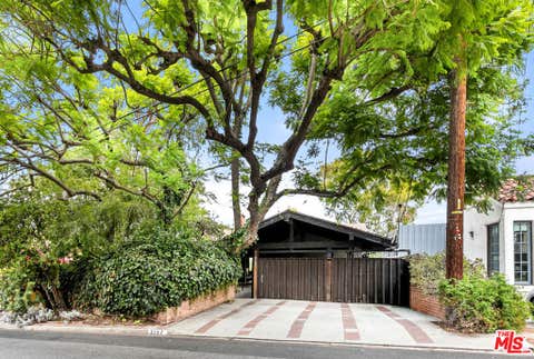 Photo of 3147 Waverly Drive, Los Angeles, CA 90027 (MLS # 26855219)