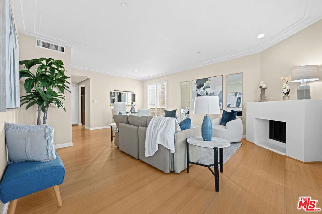 117 S Clark Drive 305
