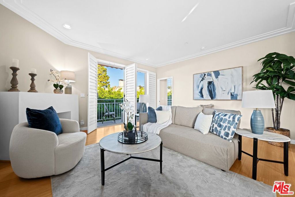 117 S Clark Drive 305