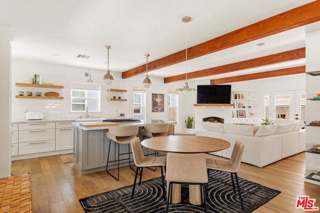 6332 W 84th Place