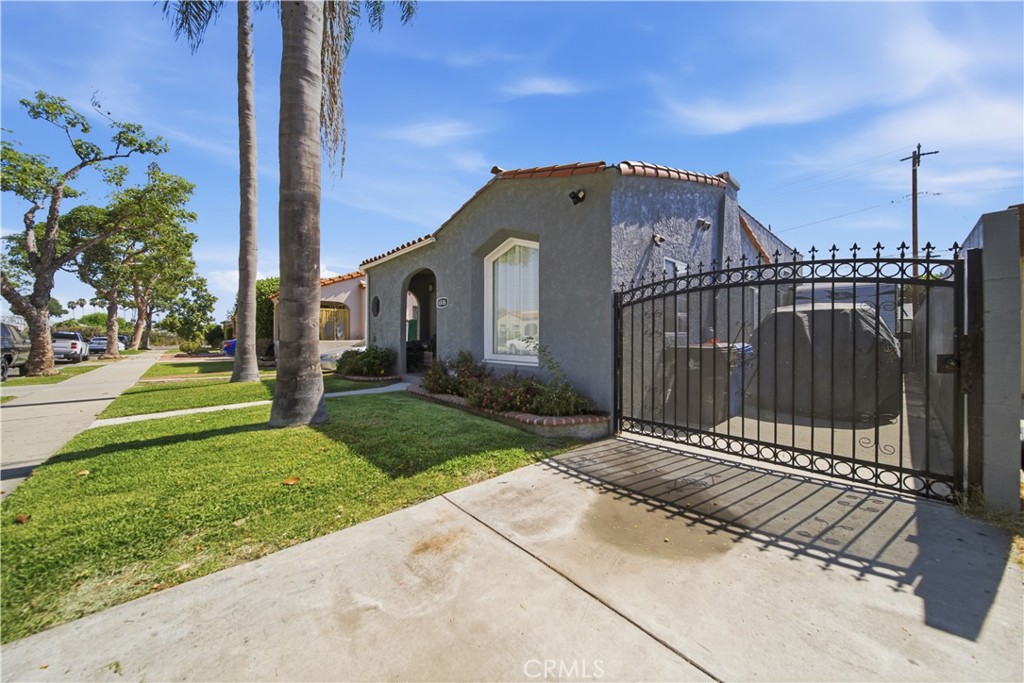 6816 Cerritos Avenue