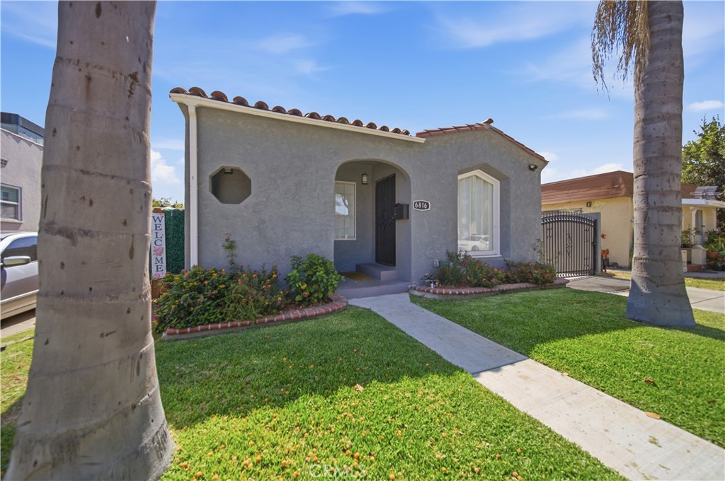 6816 Cerritos Avenue