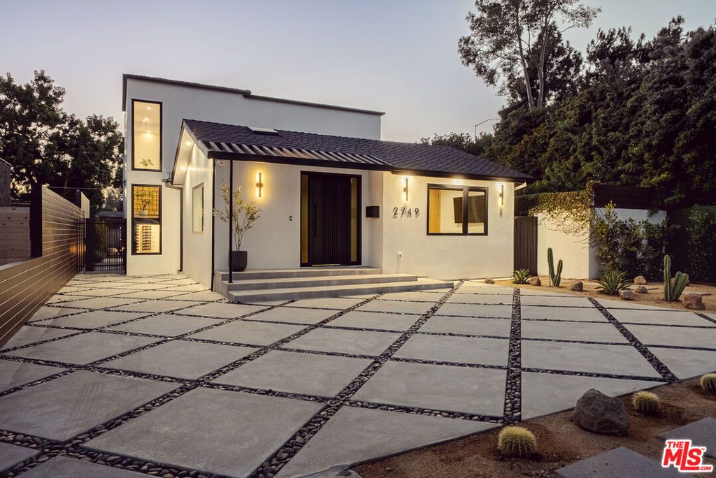 Photo of 2749 Tilden Avenue, Los Angeles, CA 90064 (MLS # 26666795)