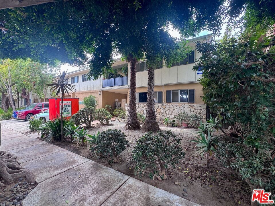 Properties 1 2921 Arizona Avenue
