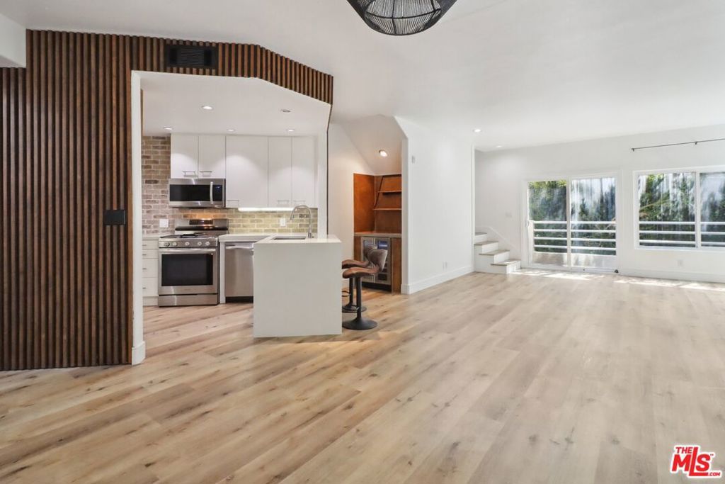 Photo of 1160 Granville Avenue #104, Los Angeles, CA 90049 (MLS # 25612775)