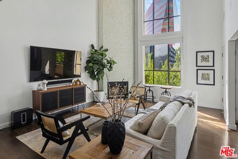 Photo of 720 Huntley Drive #202, West Hollywood, CA 90069 (MLS # 26672881)