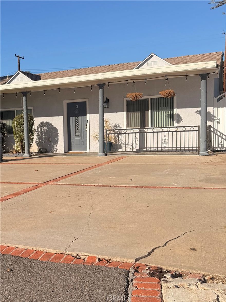 Charming single-story home in the Tustin Place neighborhood offering 2 bedrooms and 2 bathrooms on a spacious. This property features a large front and backyard, central air, individual laundry room, and all bedrooms located on the main level. The home includes 2 parking spaces at the front of the property and provides easy access to nearby shopping, dining, and local conveniences. Located in a well-established area of North Tustin, this residence offers comfortable living in a quiet setting. Available for immediate occupancy.