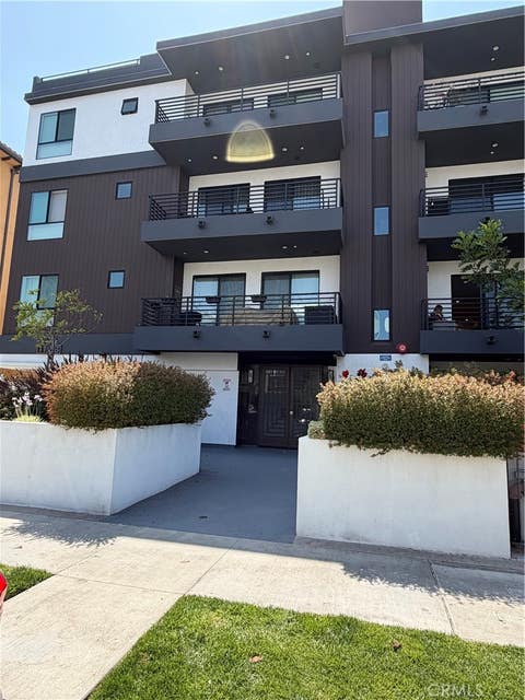 Photo of 1123 S Shenandoah ST #303, Los Angeles, CA 90035 (MLS # SR26112992)