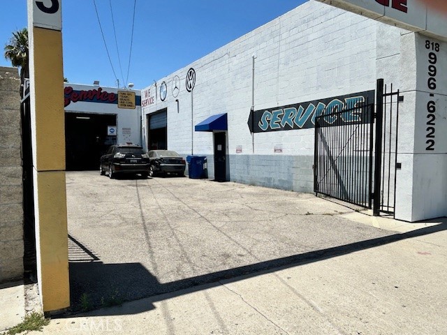 Properties 2 7437 Reseda Boulevard