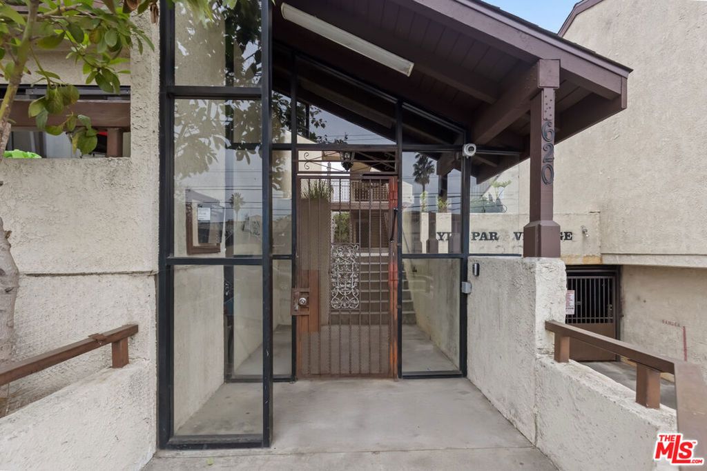 Photo of 620 W Hyde Park Boulevard #313, Inglewood, CA 90302 (MLS # 25615035)