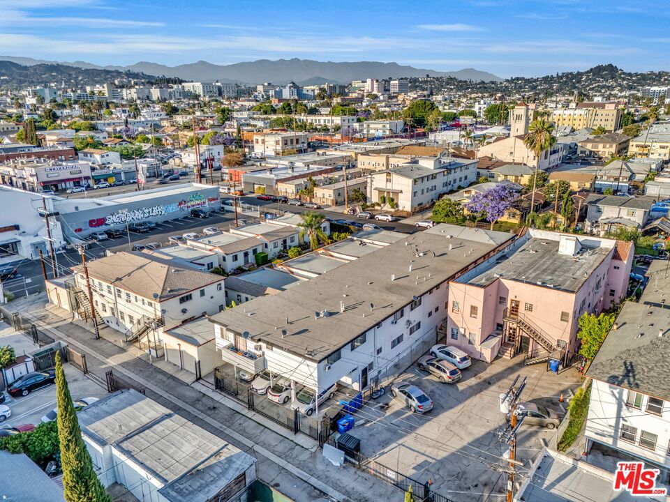 1045 N Ardmore Avenue