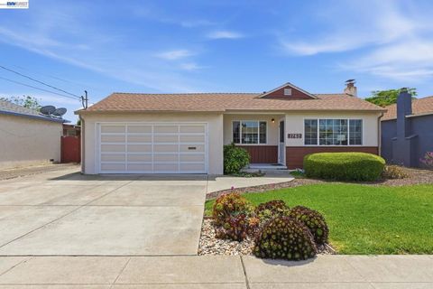 Photo of 1762 Via Redondo, San Lorenzo, CA 94580 (MLS # 41133628)