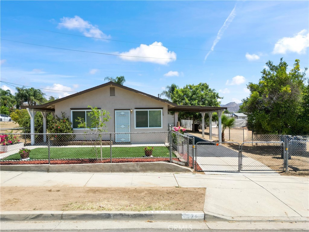 378 Avenue 2